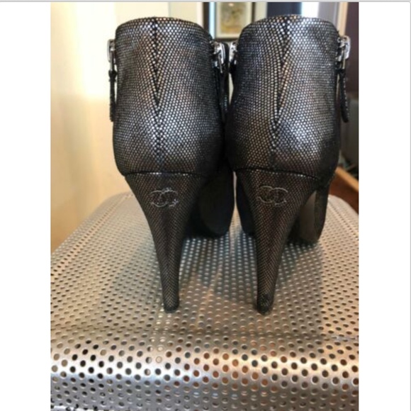 CHANEL Leather Stingray Effect Iridescent SZ 36.5 - Picture 5 of 8